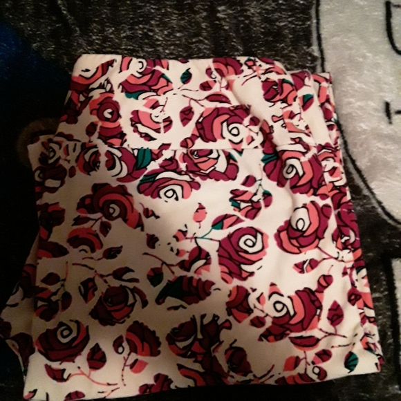 Lularoe tc rose print leggings. - Picture 9 of 13